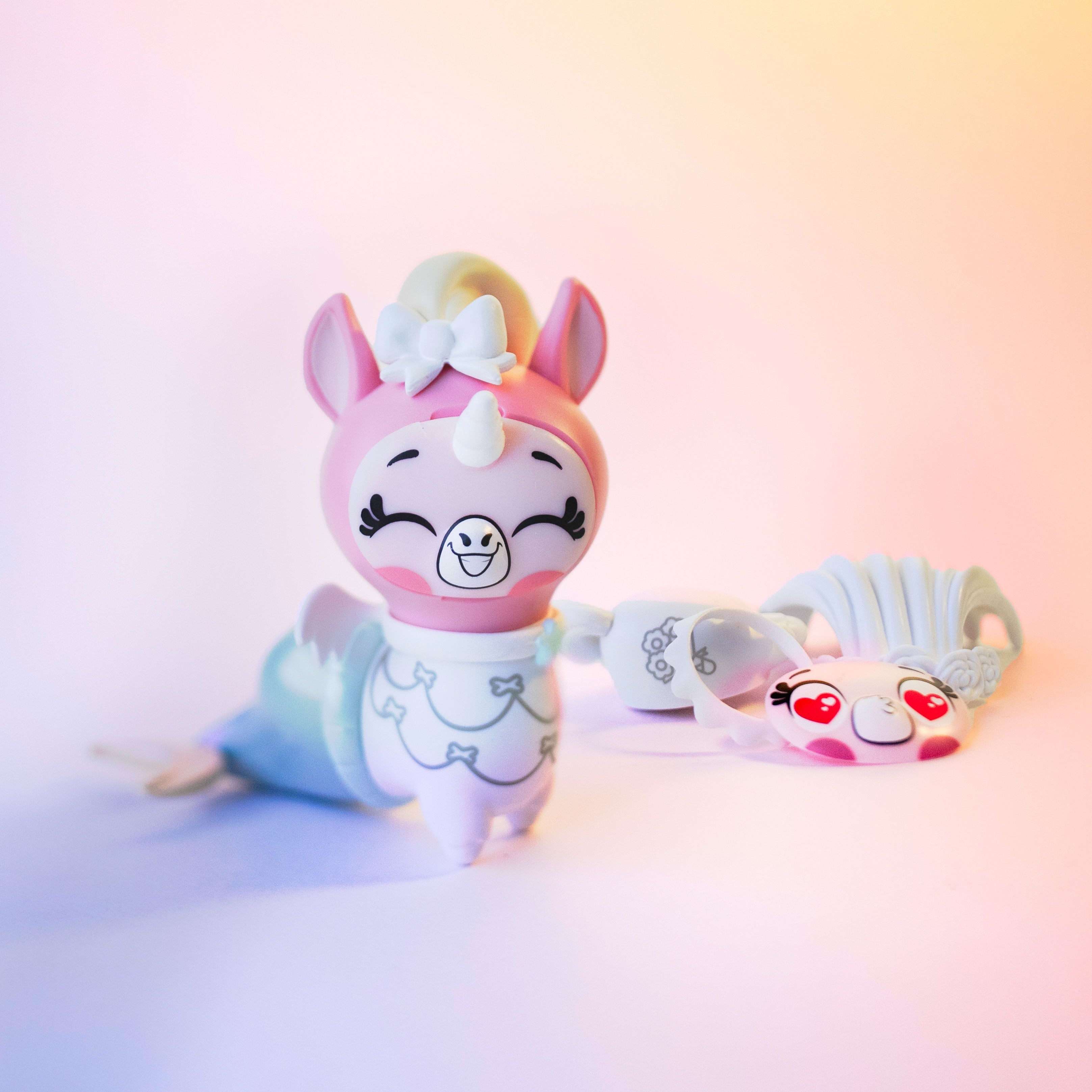 Funko Snapsies Toy, Mix & Match Surprise Blind Capsule (One Capsule) with Accessories, Gift for Girls Ages 5 and Up